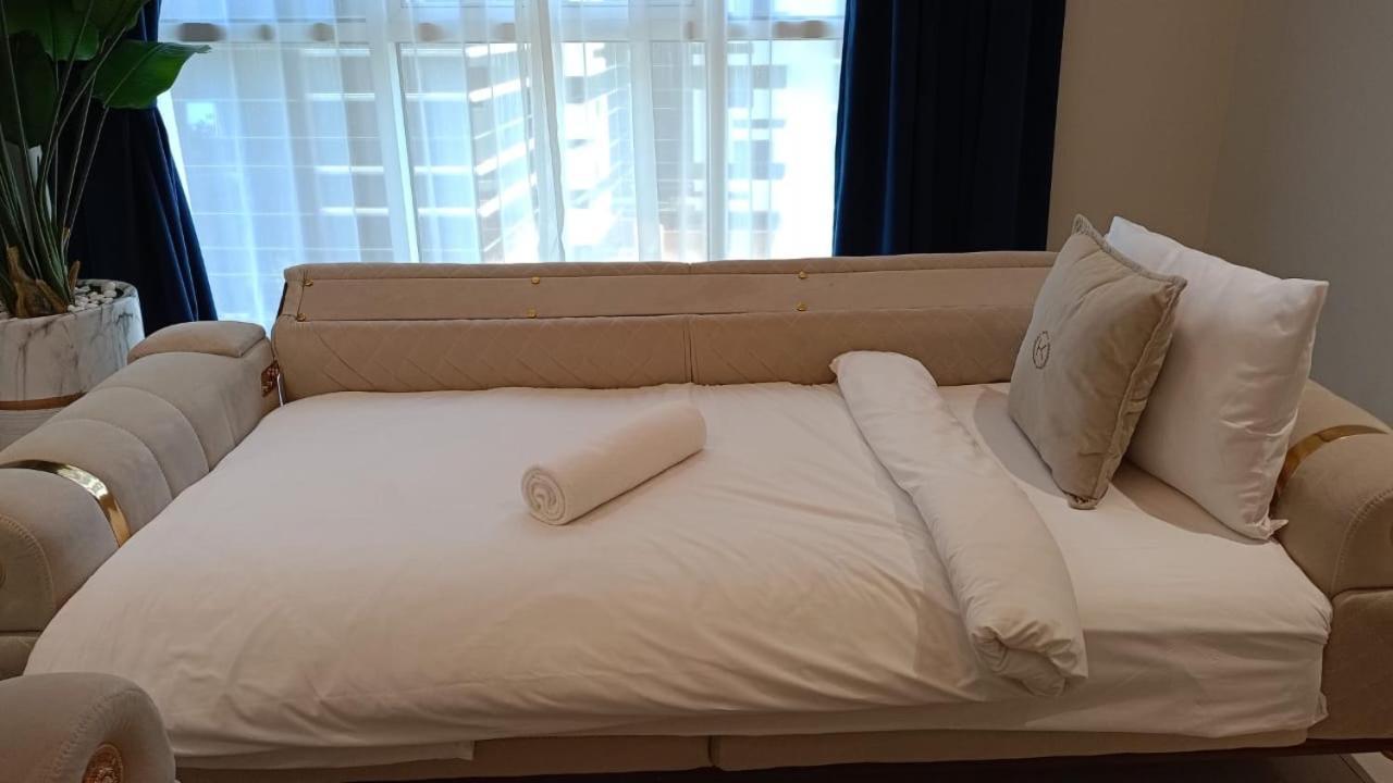 Dunya Tower Luxury And 2 Min Walk To Dubai Mall And Burj Khalifa In Heart Of Downtown Exteriör bild